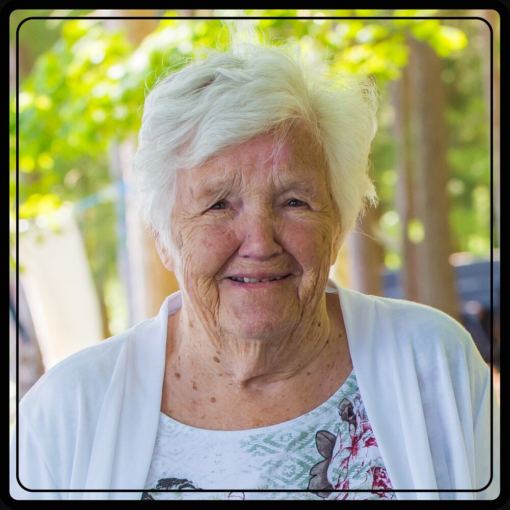 Obituary of Louise Jackson | Welcome to Hendren Funeral Homes, Serv...